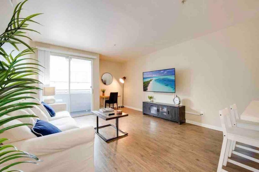The Nest A Spacious 1 Bedroom Apartment With A Pool View Los Angeles Ngoại thất bức ảnh
